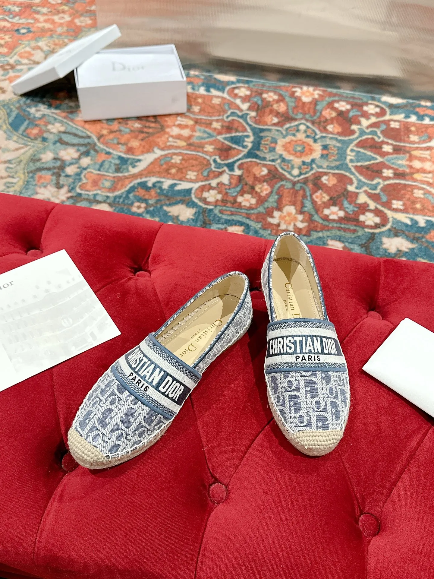 👟👟Ex-factory price 440👟👟 Dior DIOR's new popular early spring fisherman shoes 🆕 Simple, elegant and fashionable, timeless and timeless, it is a classic that will never fade away in the fashion circle, retro fisherman shoes. Original hand-woven surface, electric embroidery technology! Specific cloth surface and rubber outsole. Code number: 35-39 (40.41 customized, non-refundable)
